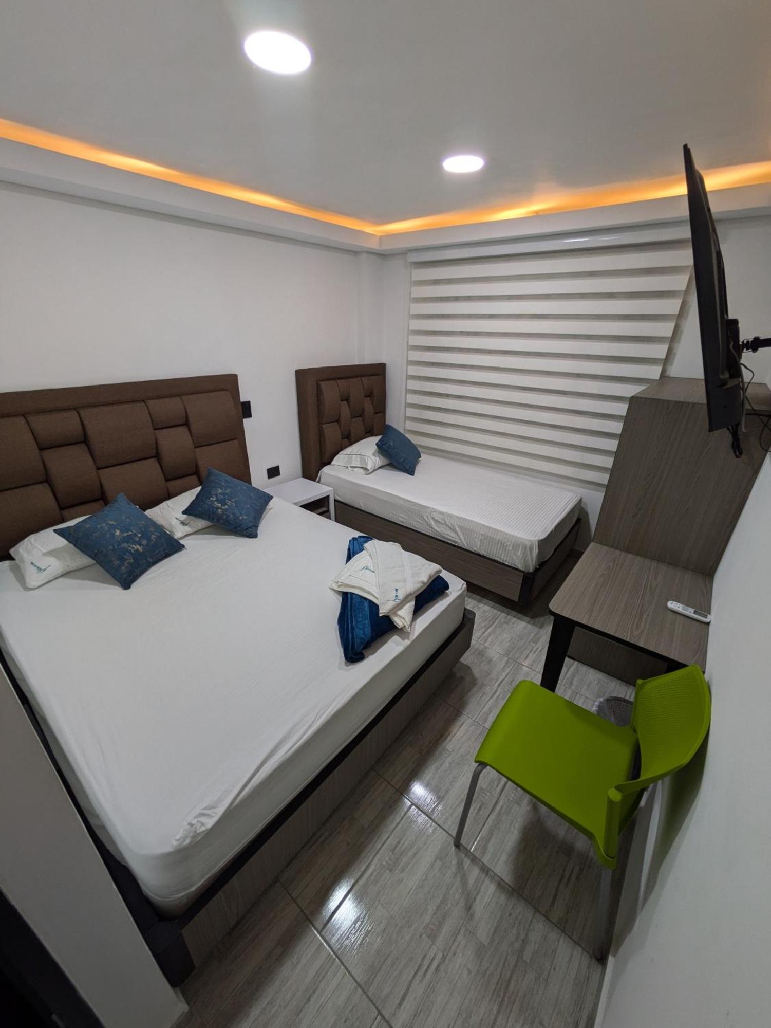Hostel Boutique Nido De Loros Medellín Buitenkant foto