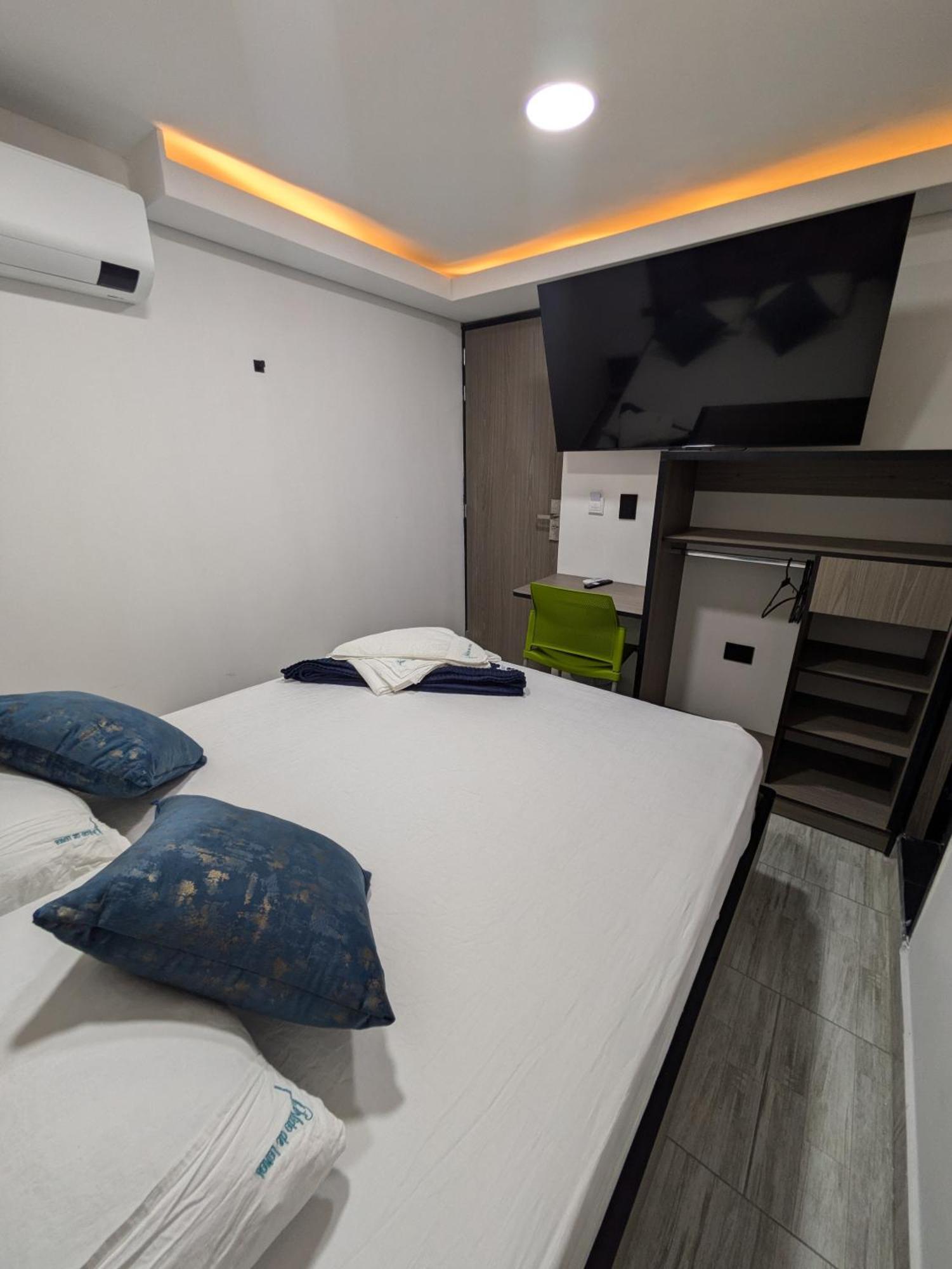 Hostel Boutique Nido De Loros Medellín Buitenkant foto